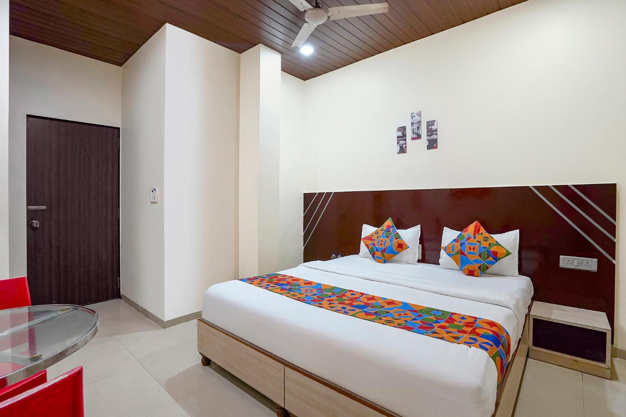 Hotel Fabhotel Kailash Park 2*