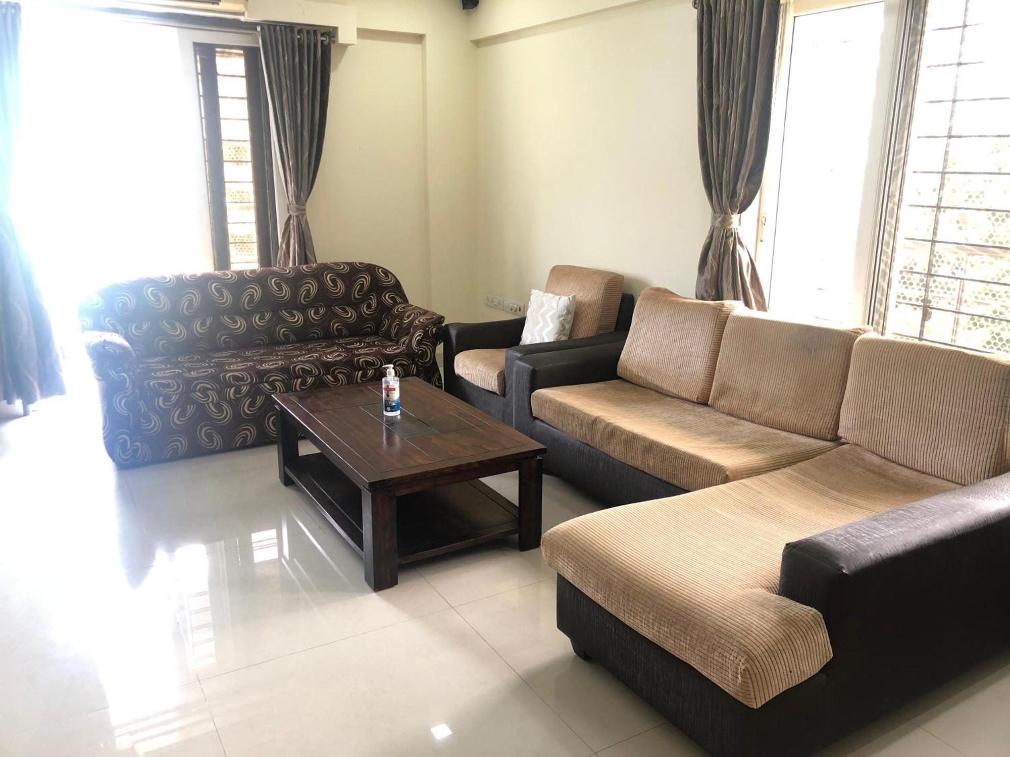 Treat Homes Service In Bkc Siddhant 401 Homestay