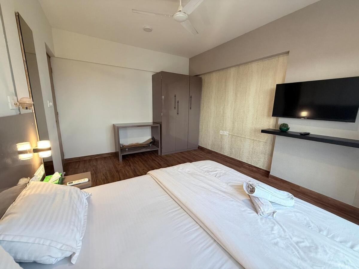 Coastal Chic - 10min From Airport Apartment Mumbai