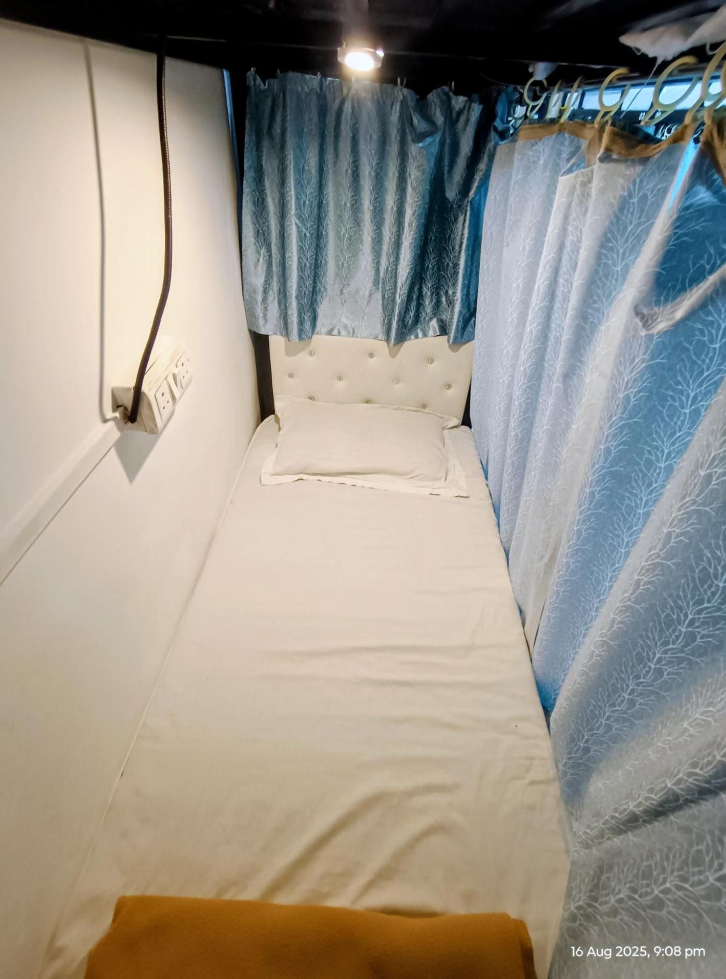 Hostel Royal And In Asalpha