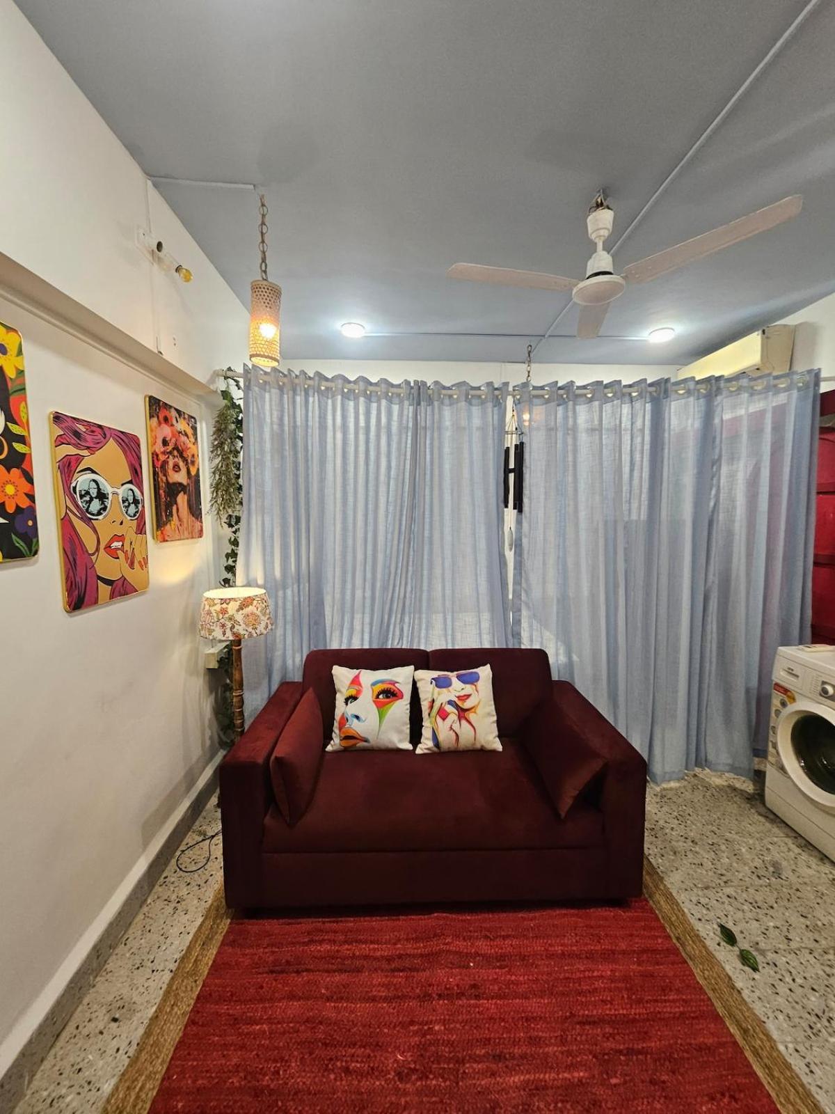 Retro Bandra - Cozy Comfort In A Heritage Village Apartment *