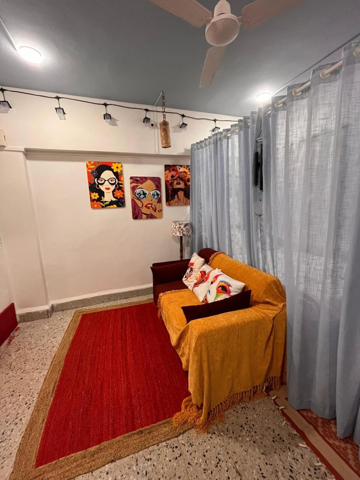 Retro Bandra - Cozy Comfort In A Heritage Village Apartment *