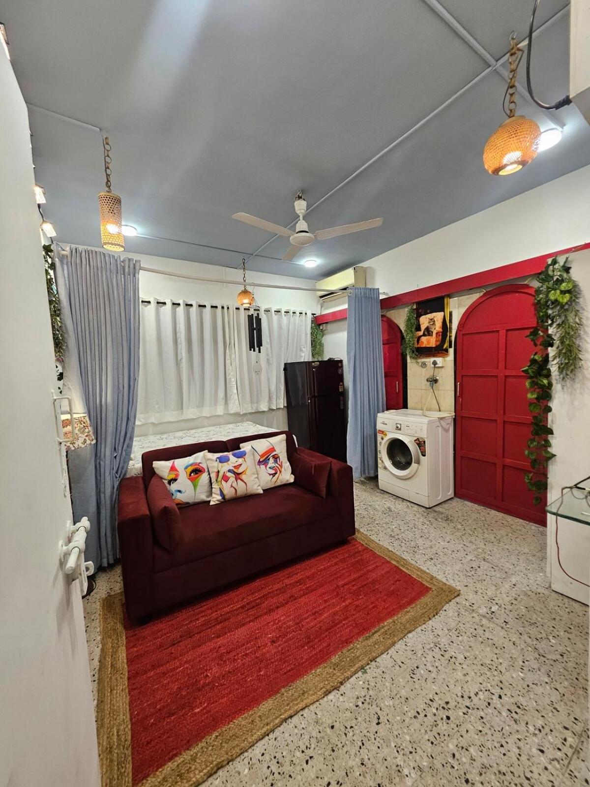 Retro Bandra - Cozy Comfort In A Heritage Village Apartment *