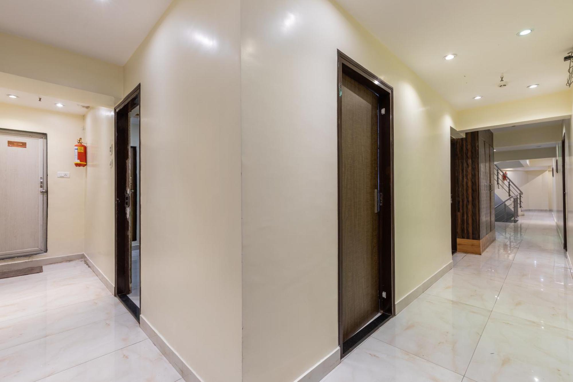 Hotel Ashyana - Near To Grant Road Station