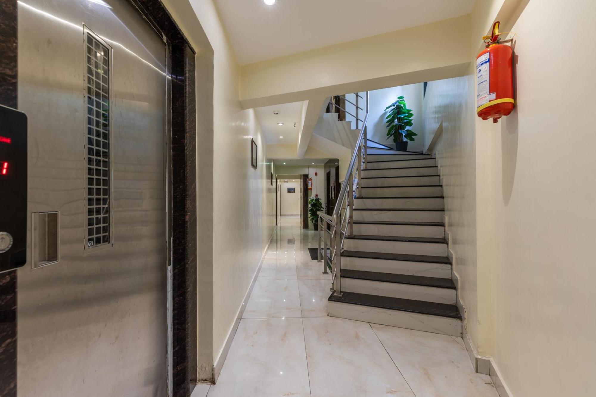 Ashyana - Near To Grant Road Station Hotel 3*