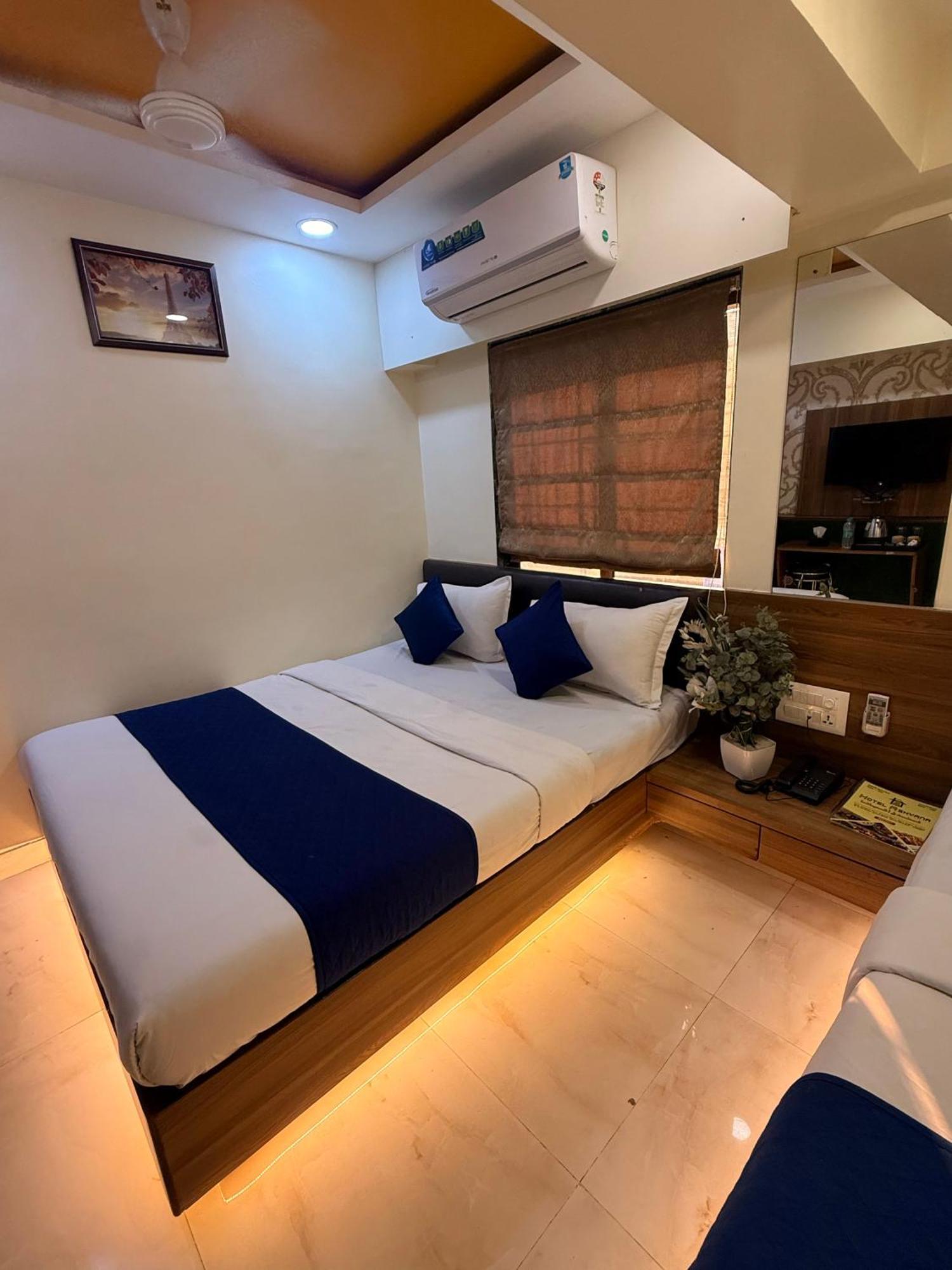 Hotel Ashyana - Near To Grant Road Station 3*