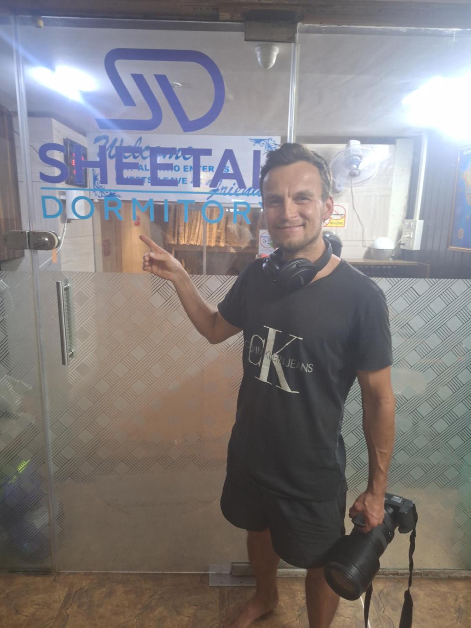 Sheetal Capsule hotel *