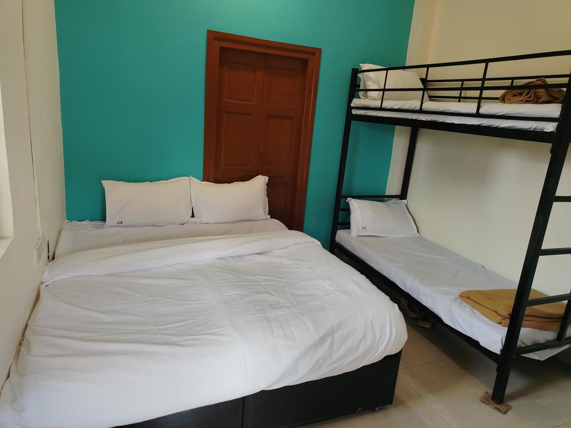 Omkar Regency Ac Goregaon West Guest house Mumbai