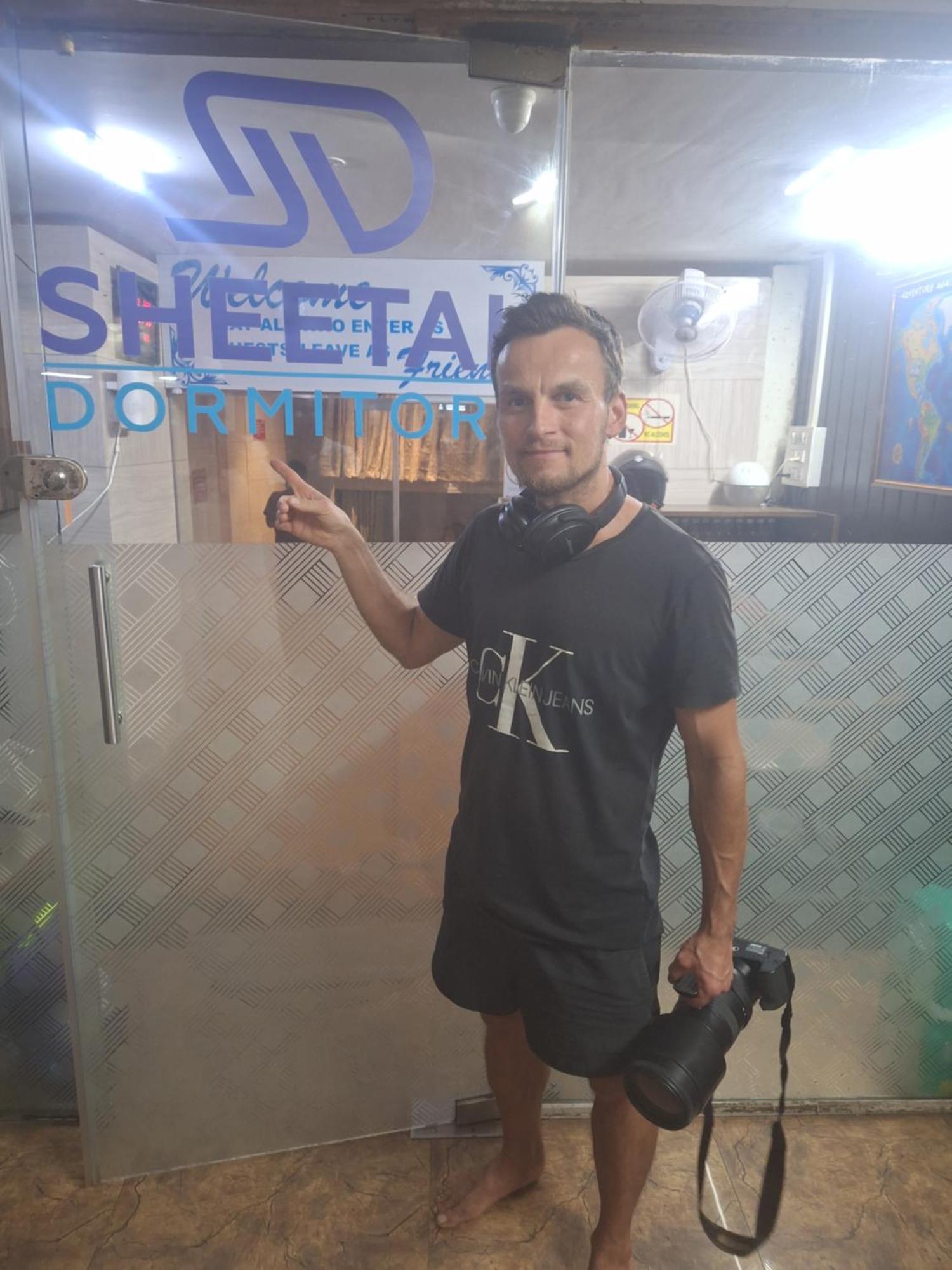 Sheetal Capsule hotel *