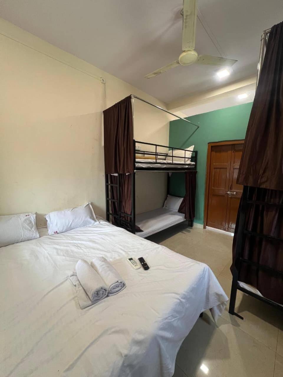 Guest house Omkar Regency Ac Goregaon West Mumbai