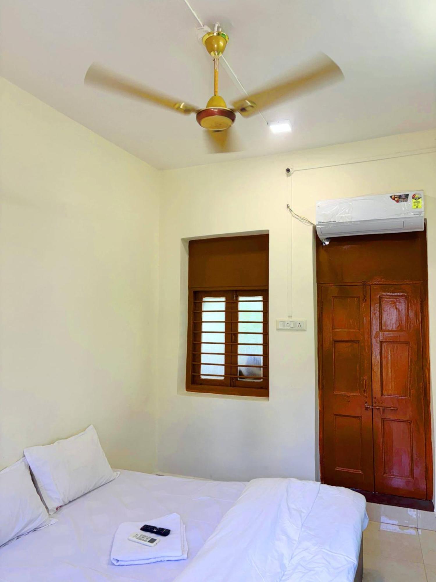 Guest house Omkar Regency Ac Goregaon West *
