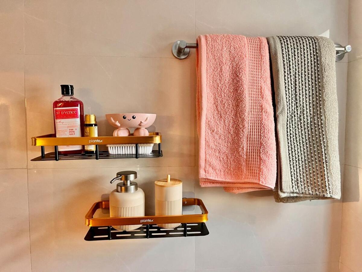 1bhk Balcony Retreat - Gulmohar Road, Juhu * Mumbai