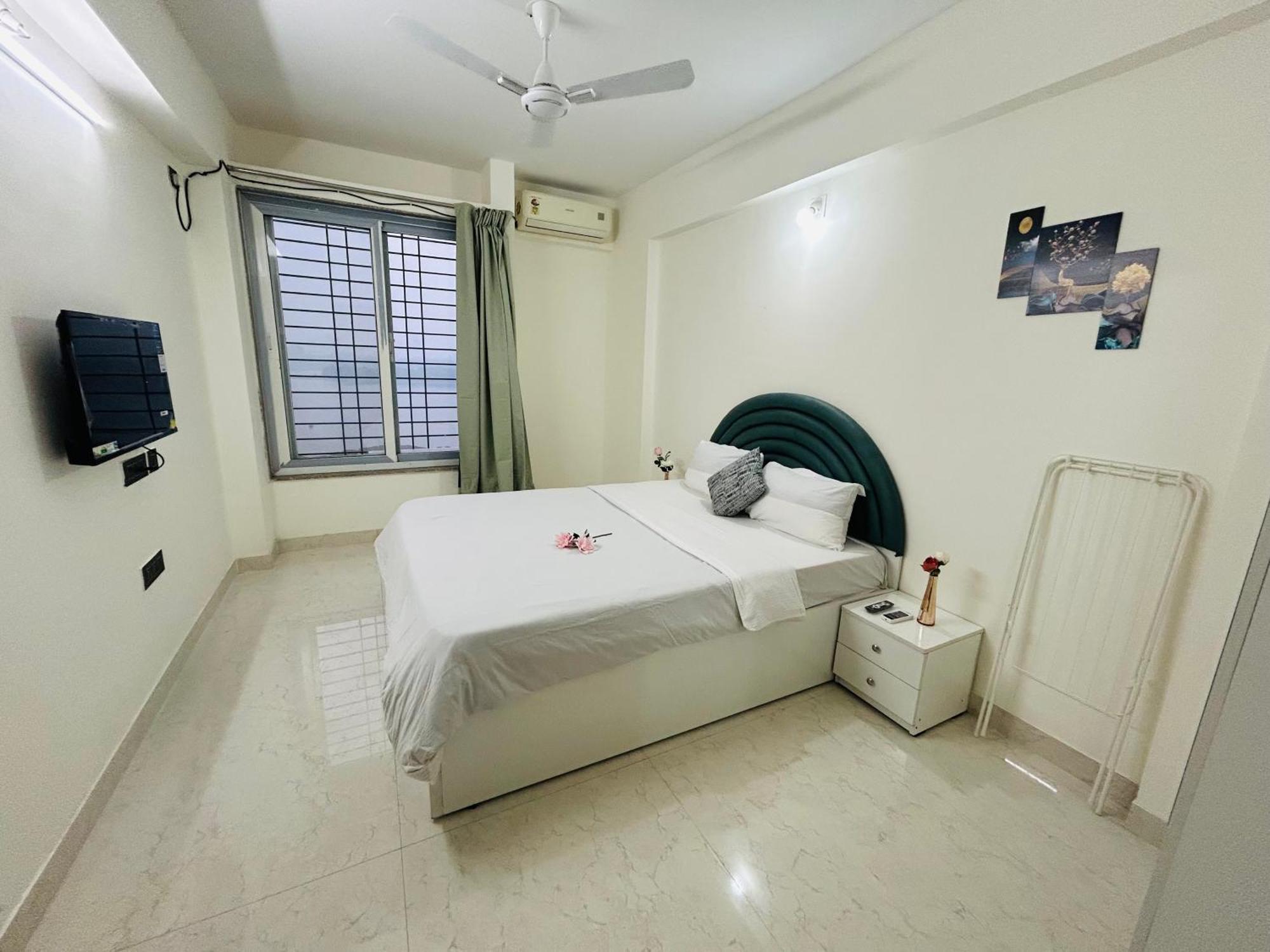 Apartment 2 Bhk & Hiranandani View H Floor