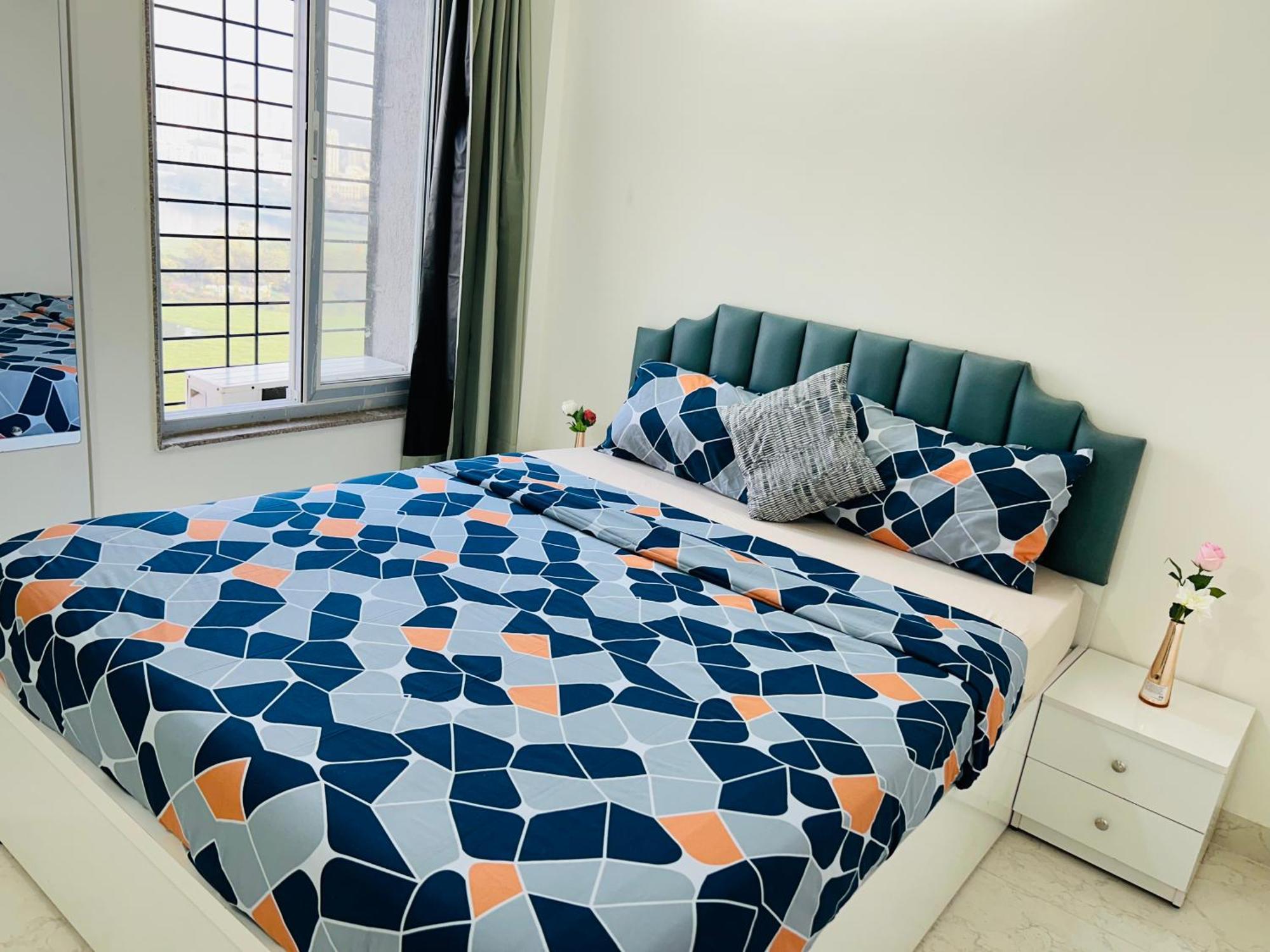 2 Bhk & Hiranandani View H Floor Apartment *