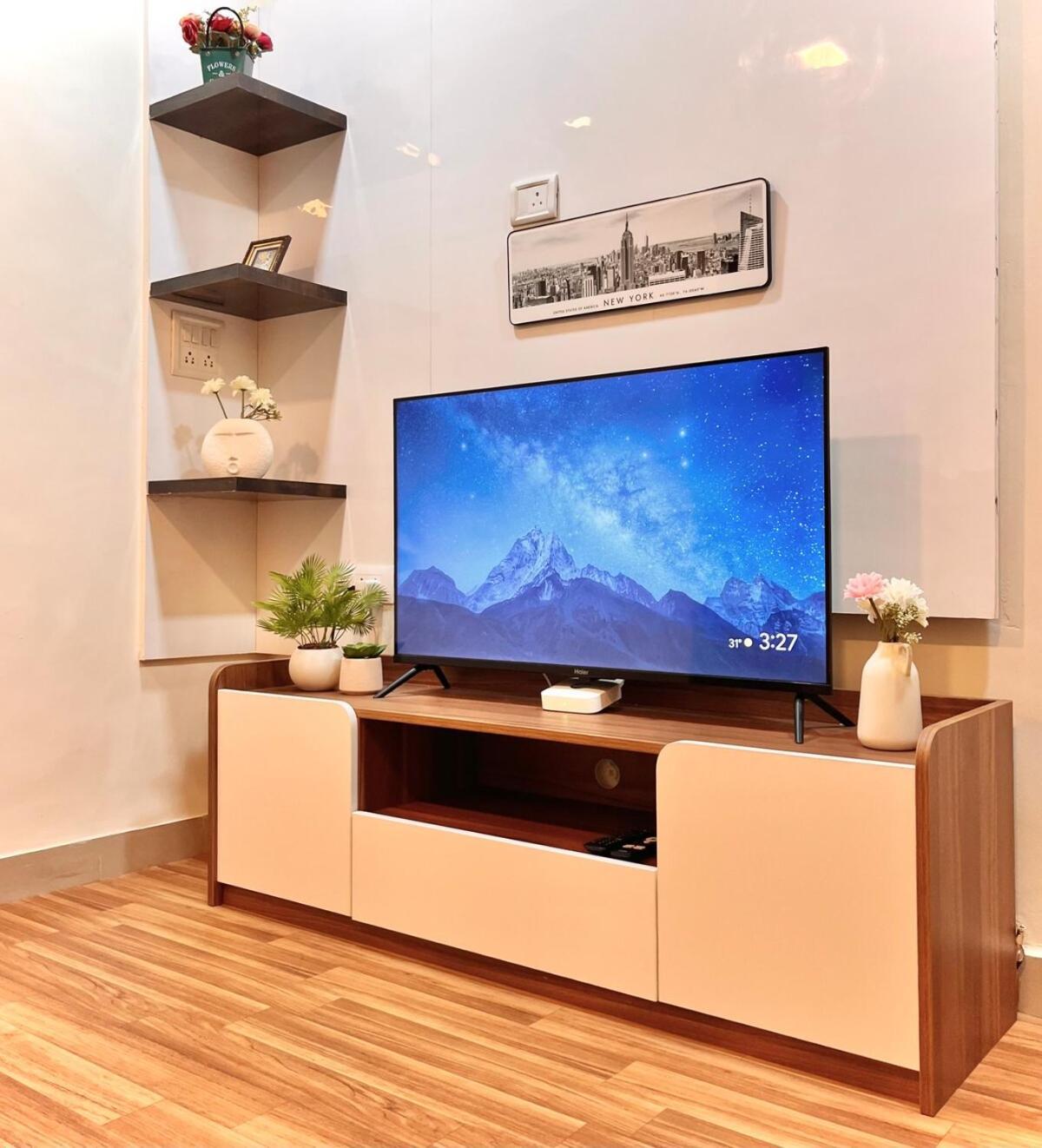 1bhk Balcony Retreat - Gulmohar Road, Juhu