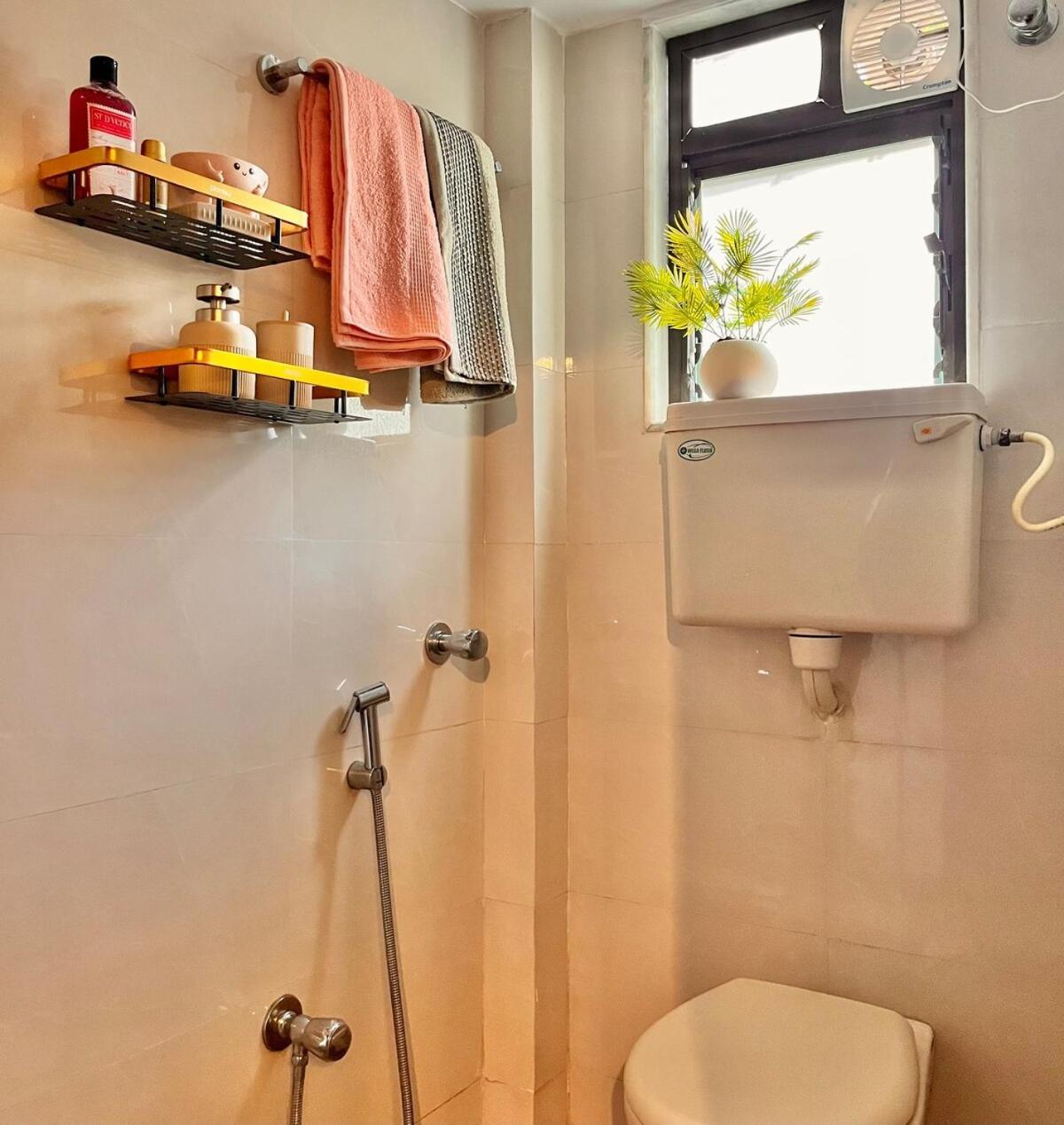 1bhk Balcony Retreat - Gulmohar Road, Juhu *