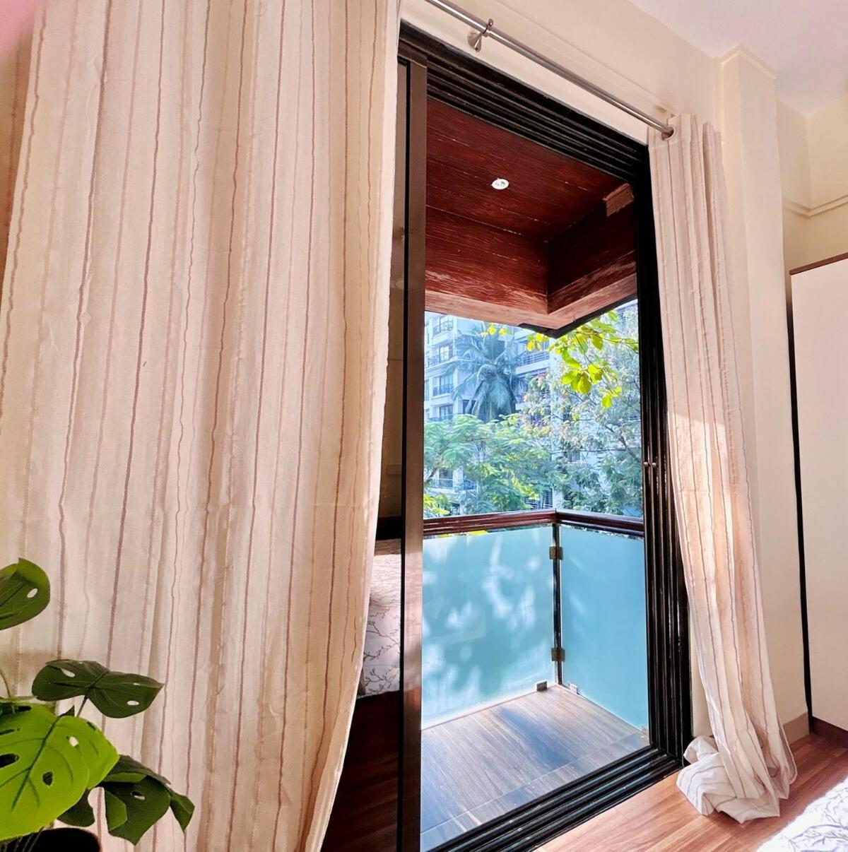 Apartment 1bhk Balcony Retreat - Gulmohar Road, Juhu Mumbai