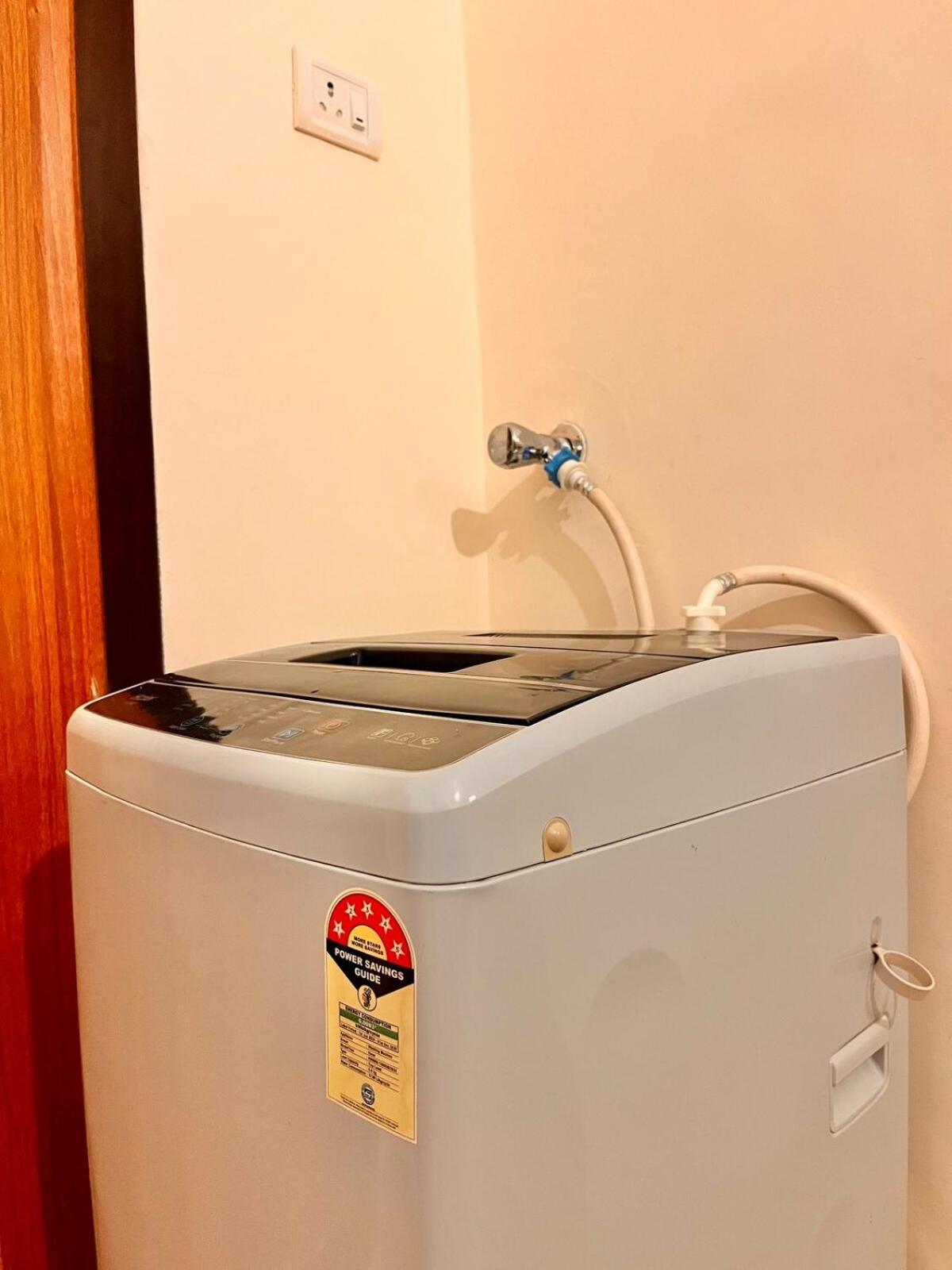 1bhk Balcony Retreat - Gulmohar Road, Juhu *