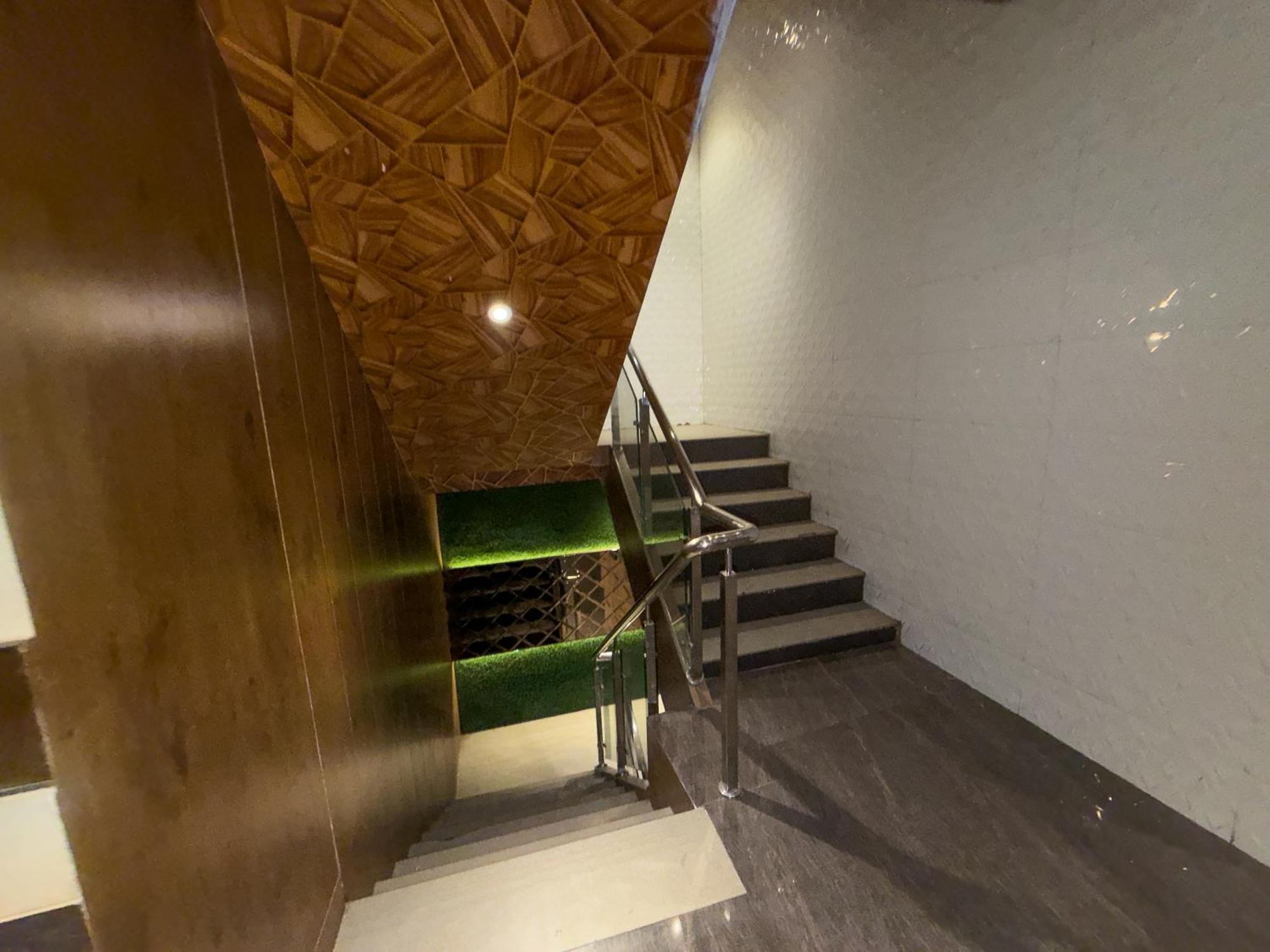 Hotel Hometown Near Us Embassy Bkc 3*