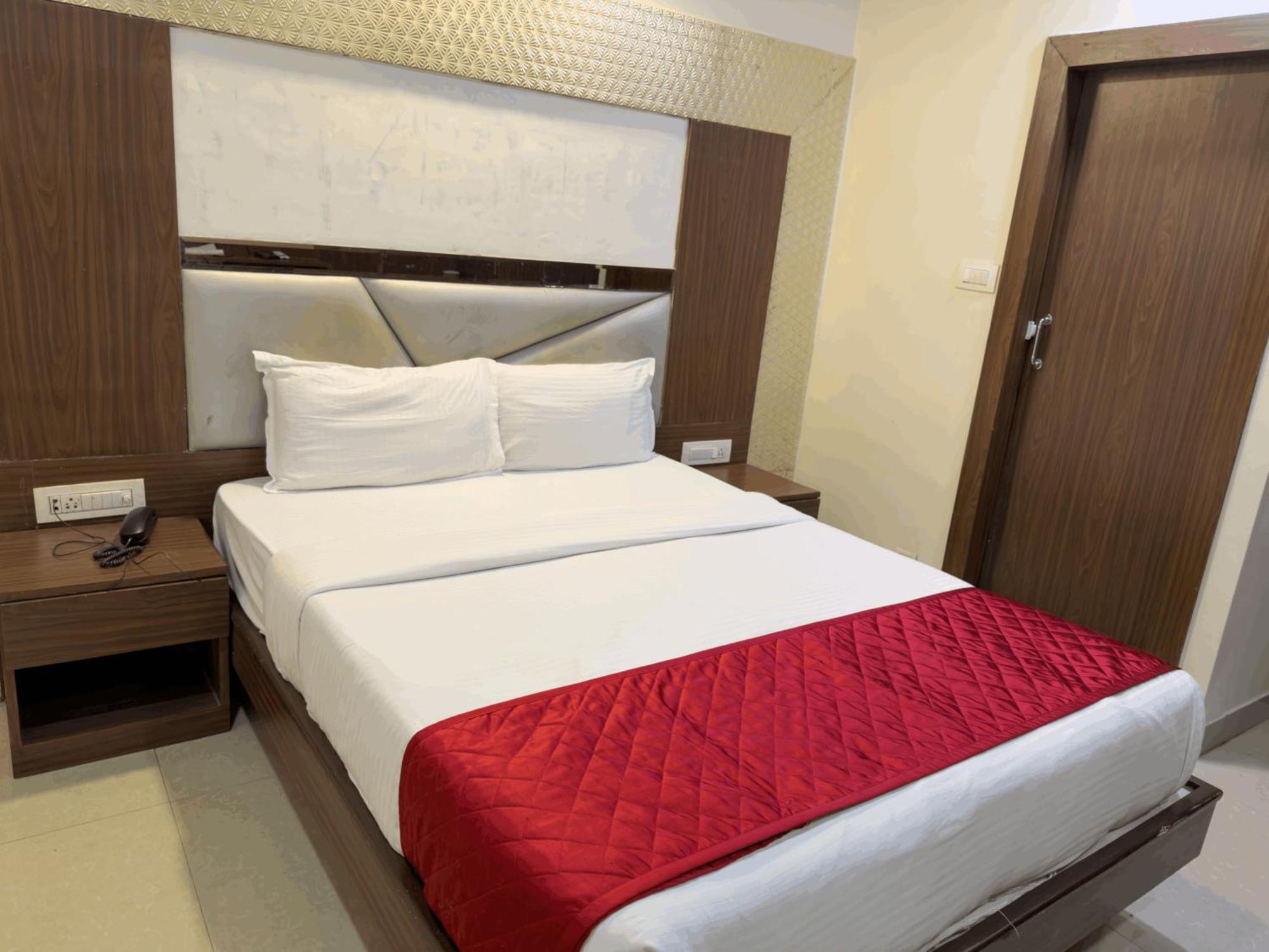 Hotel Hometown Near Us Embassy Bkc 3*