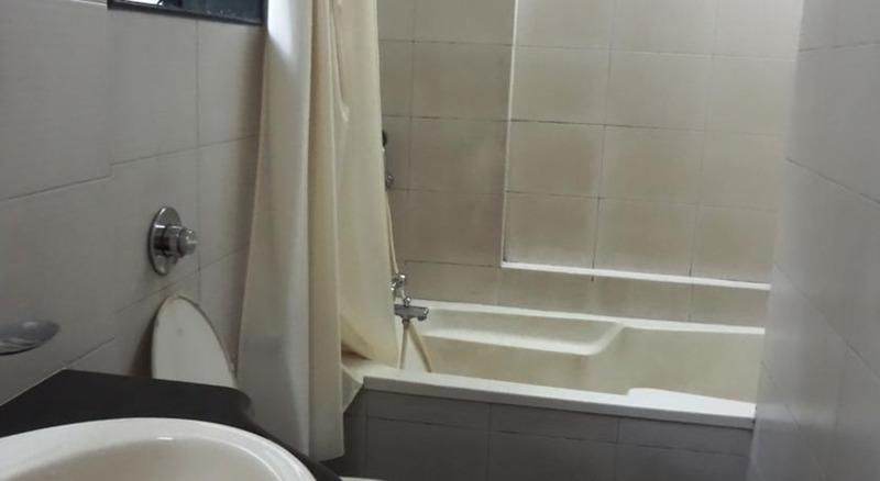 Treebo Cruz Royale Santacruz West