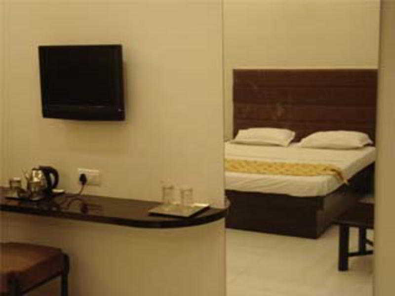 Airlink Hotel 3*