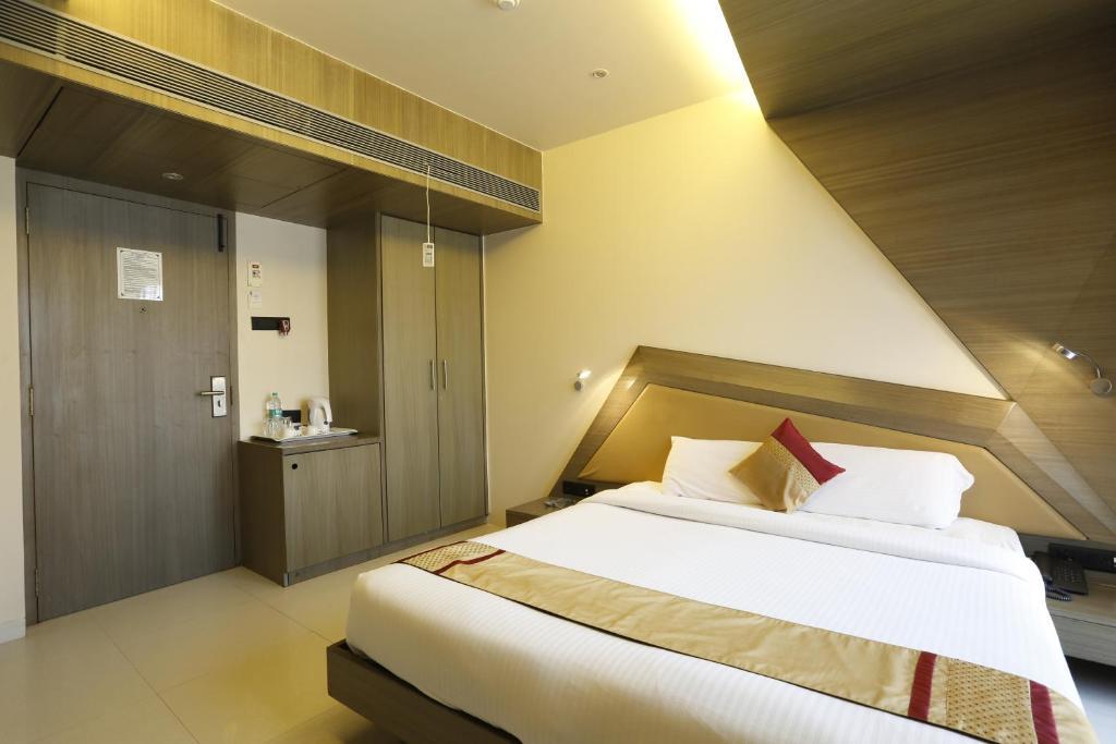 Dragonfly - The Art Hotel
