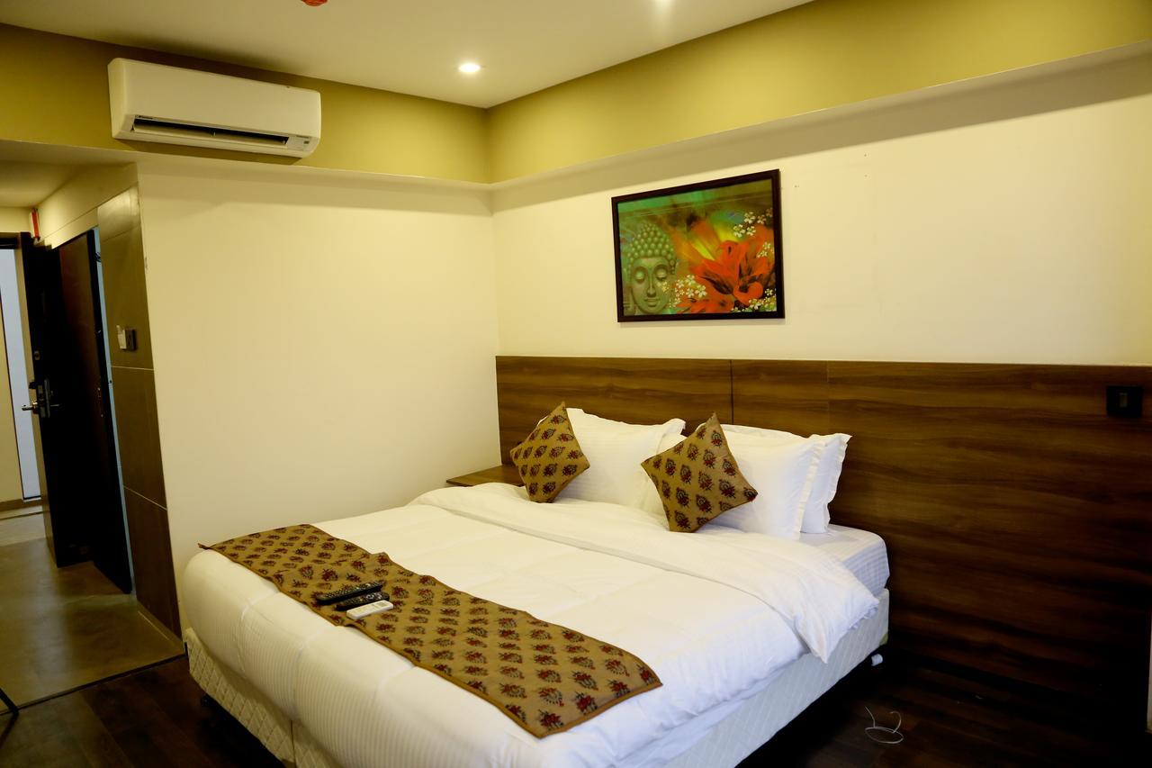 House Andheri East, Hotel 3*