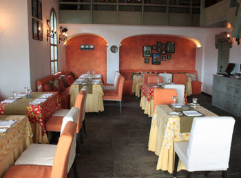Garden Hotel 2*