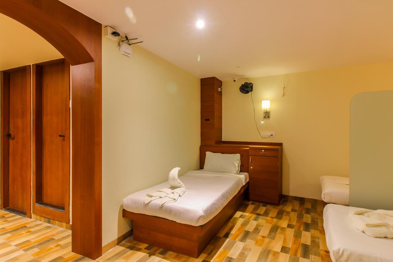 Hostel Blossom For Male And Female *