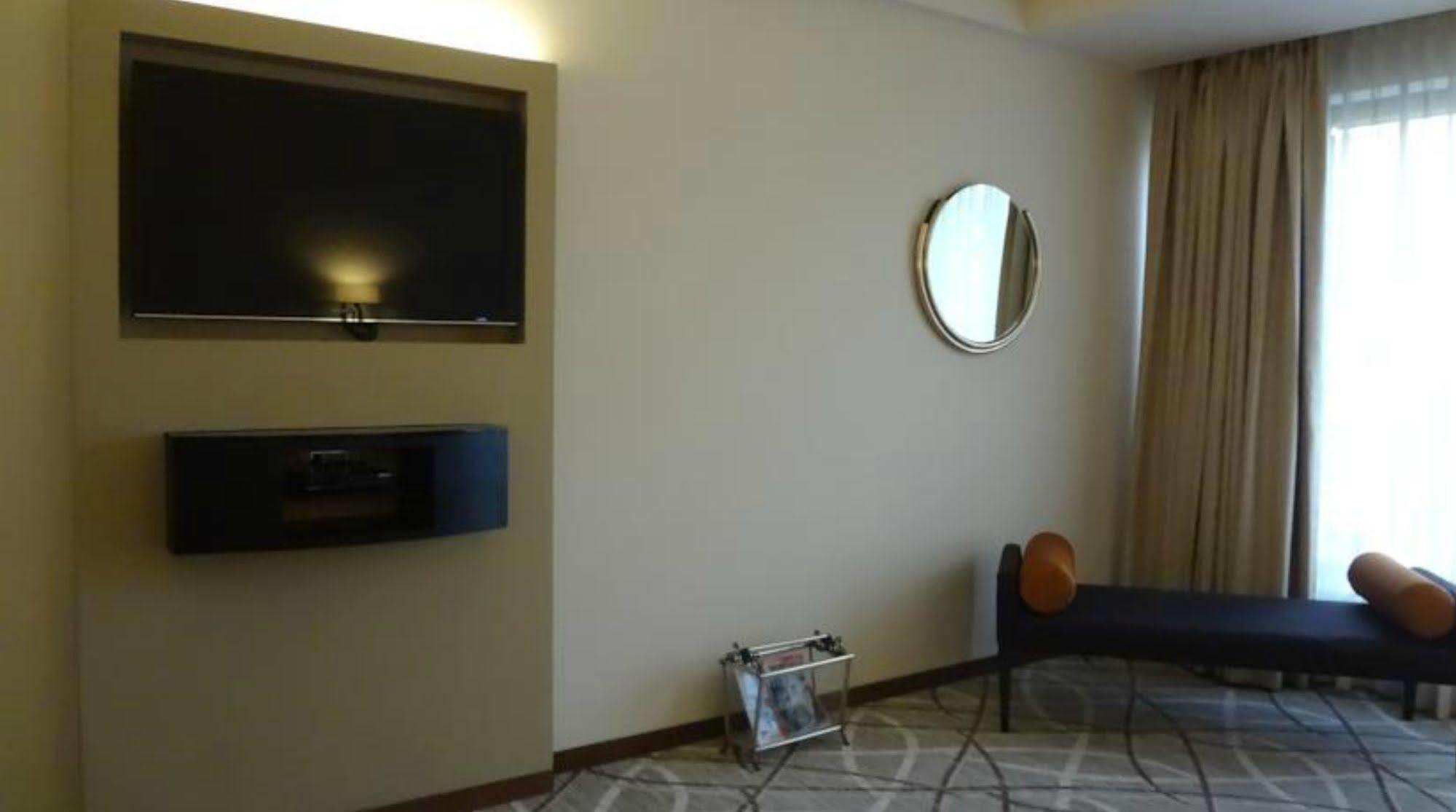 Hotel Marine Plaza Mumbai