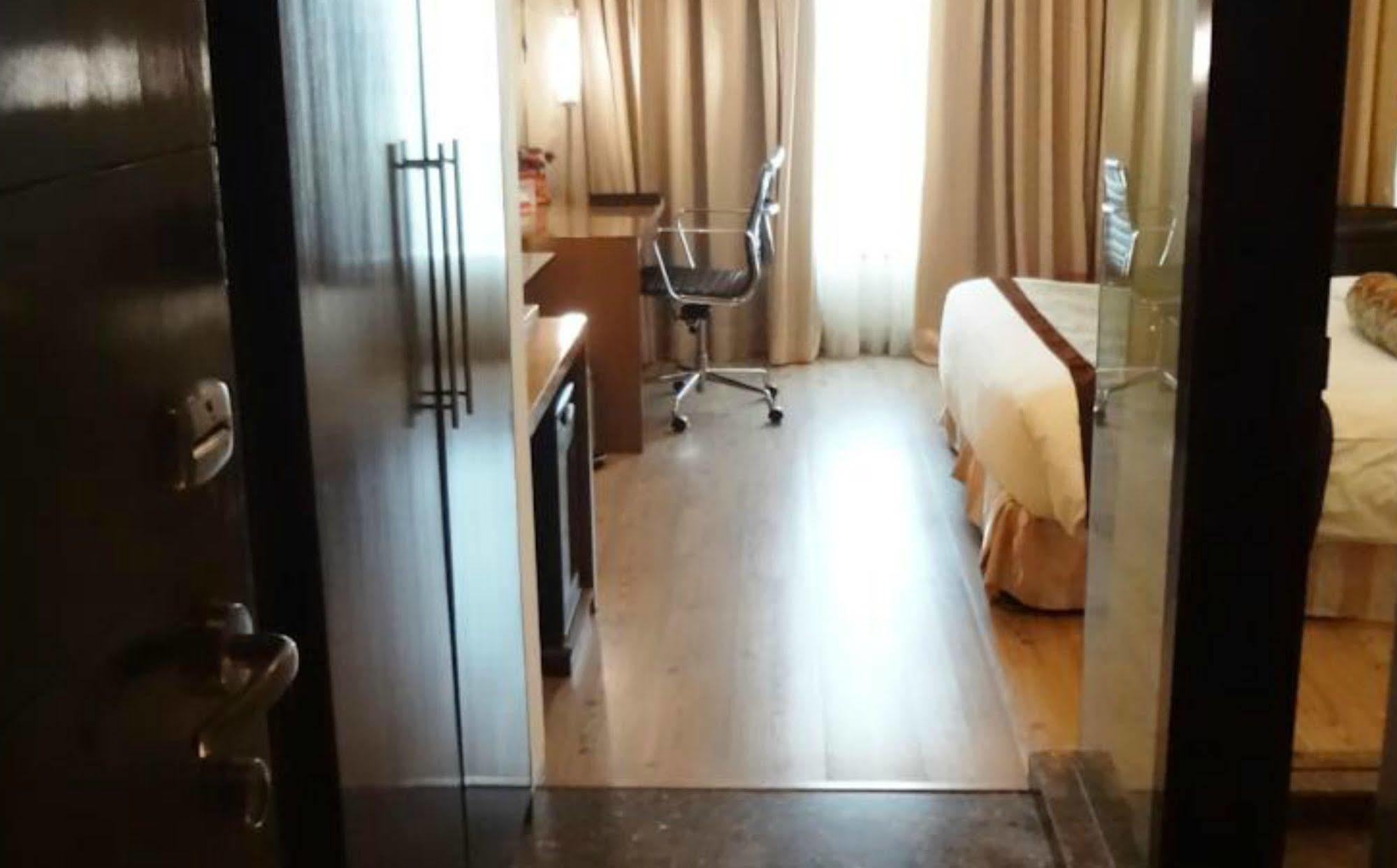 Hotel Ramada Powai & Convention Centre 5*