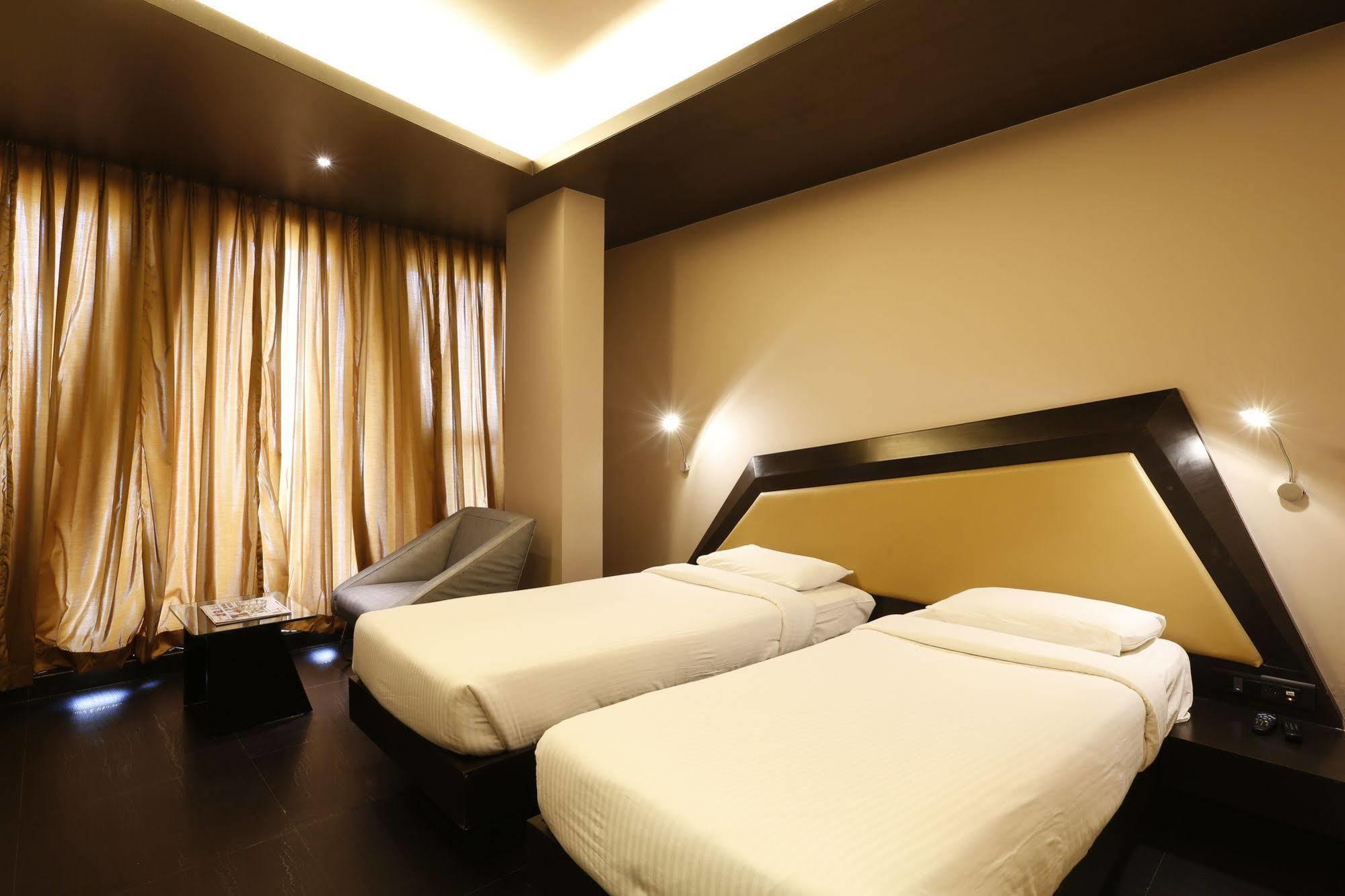 Hotel Dragonfly - The Art