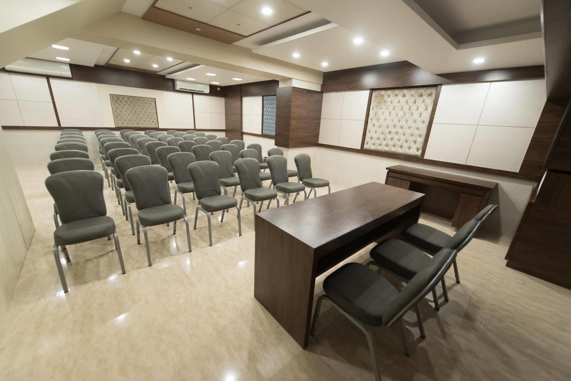Le Grande - International Airport Hotel 3*