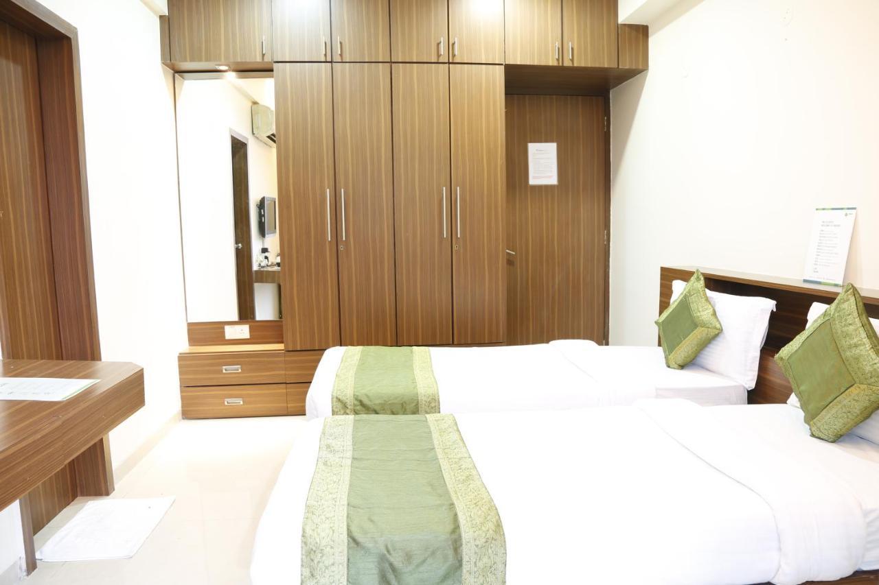 Seven Serviced Bandra East 3* Bombaim