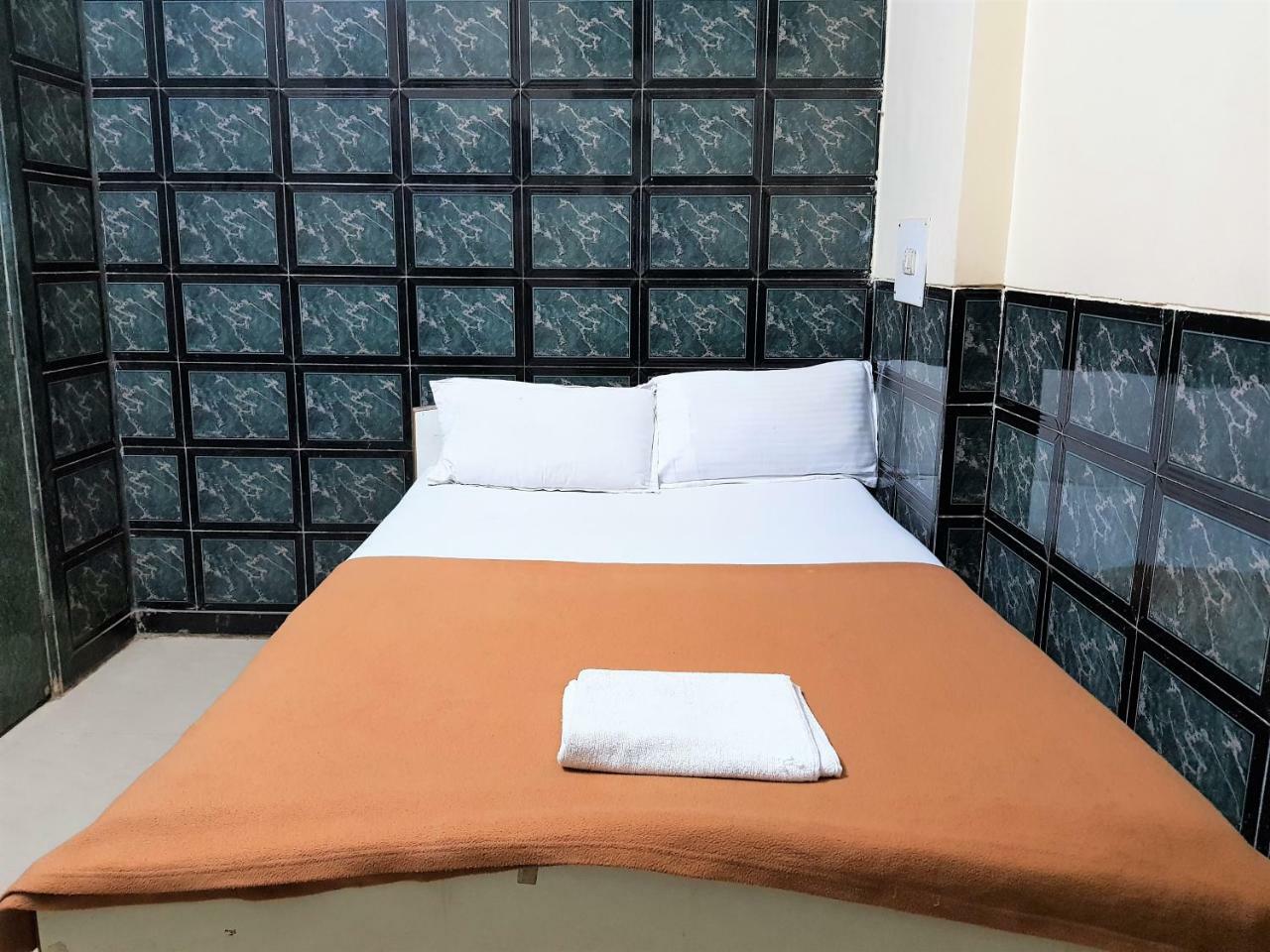 Hexa Metro Plaza Hotel 2*