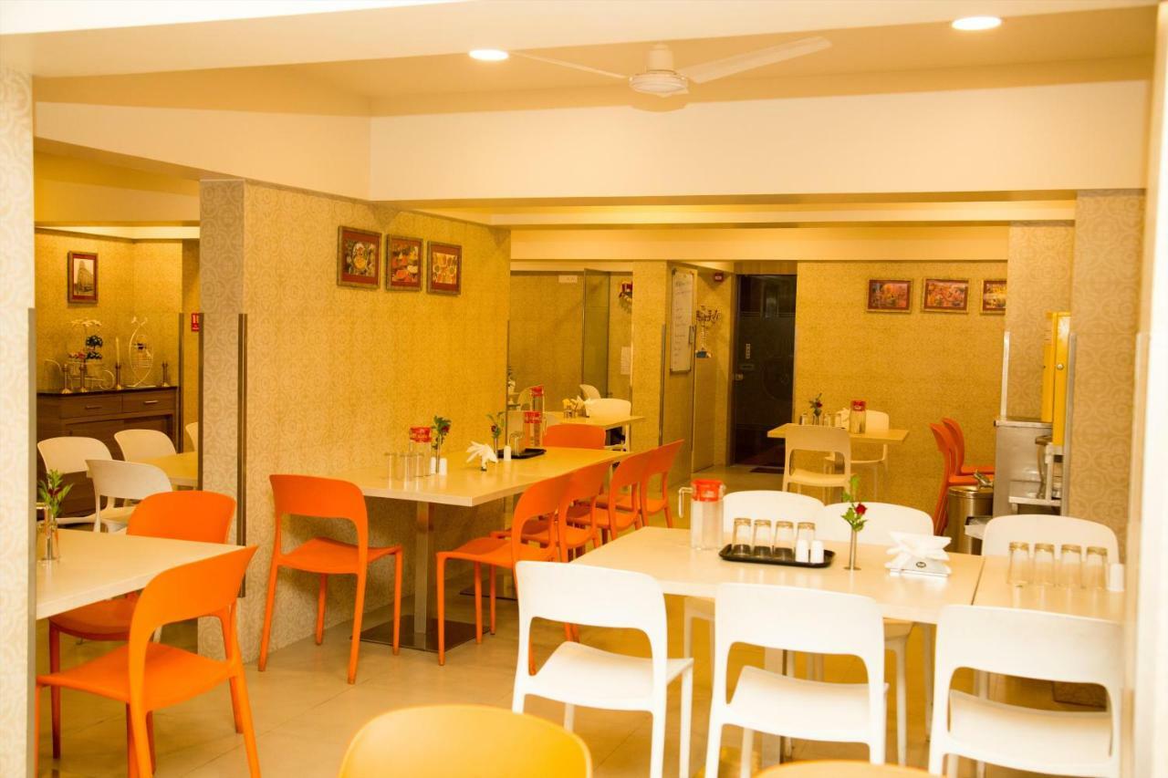Ashok Deluxe Bombaim