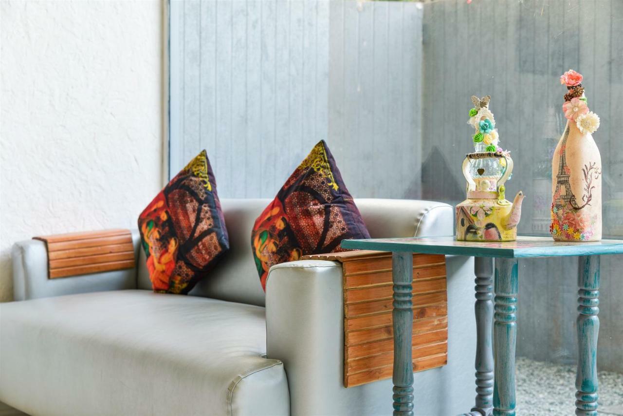 Dragonfly - The Art Hotel Mumbai