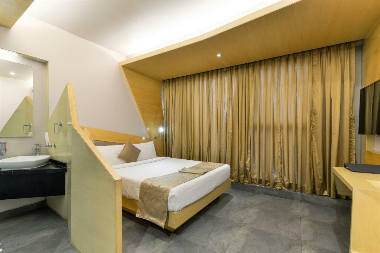 Dragonfly - The Art Hotel Mumbai