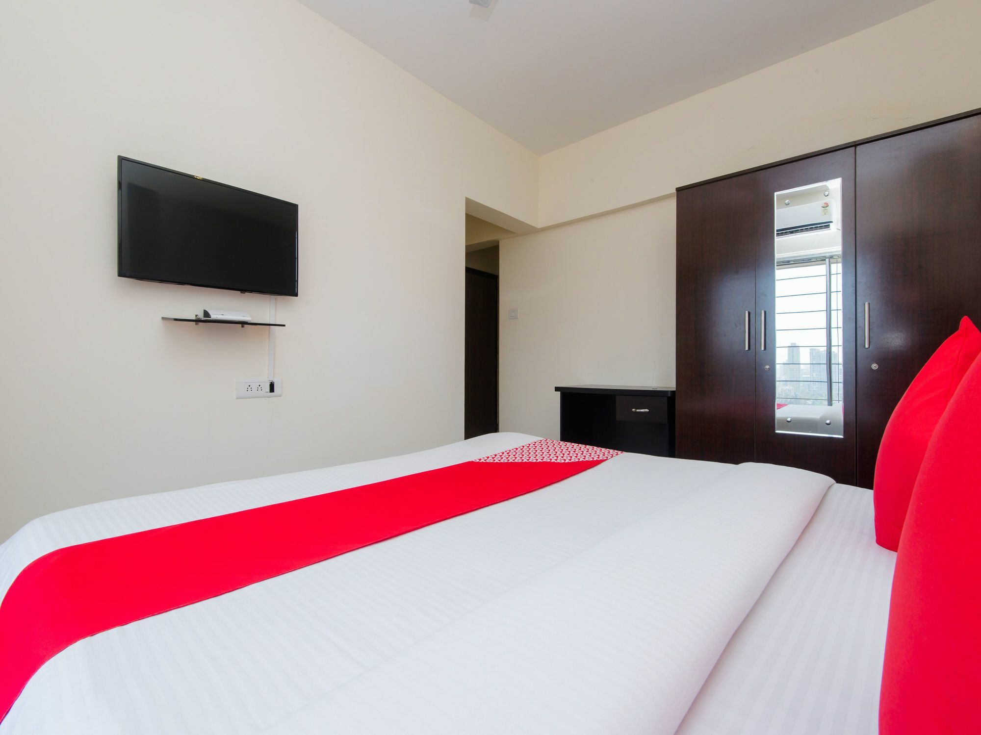 Oyo 13002 Goregaon West Apartment Mumbai
