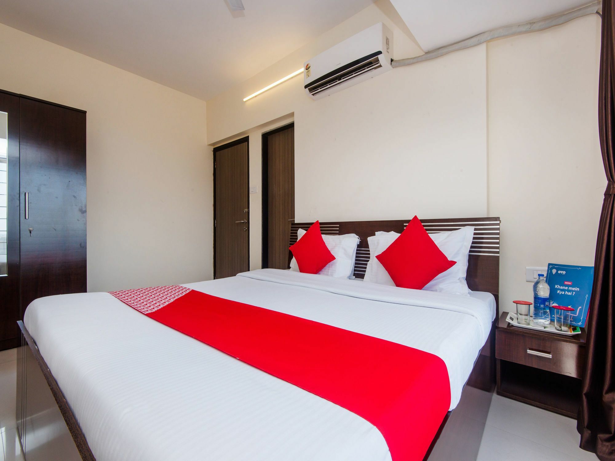 Oyo 13002 Goregaon West *
