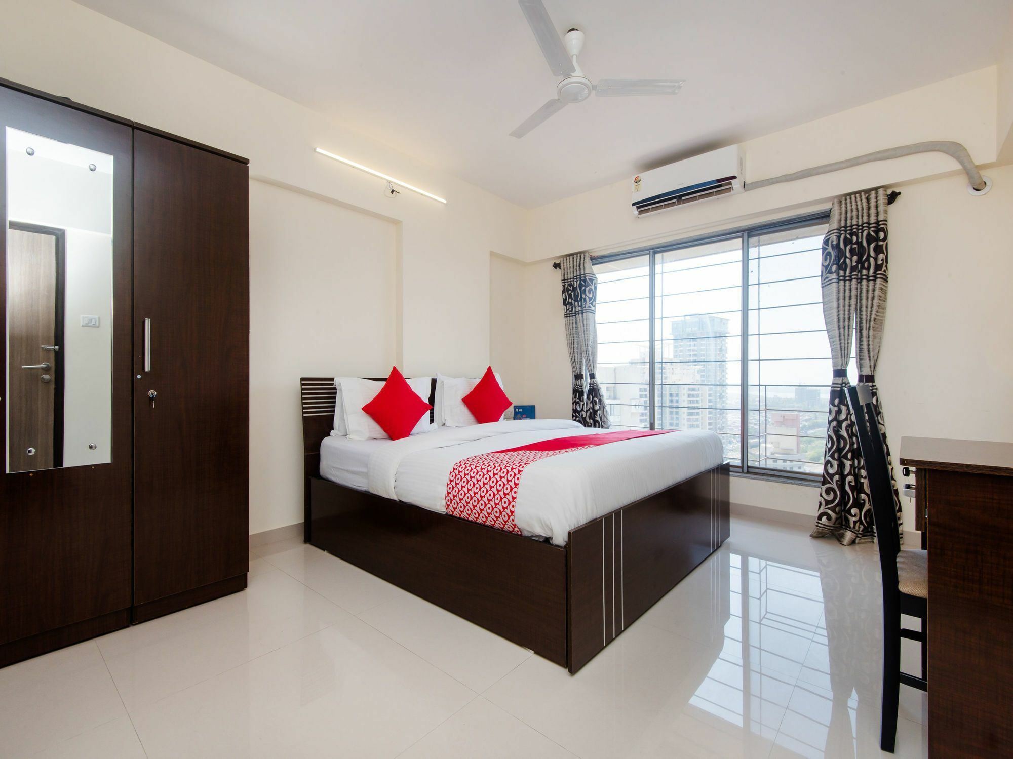 Apartment Oyo 13002 Goregaon West Mumbai