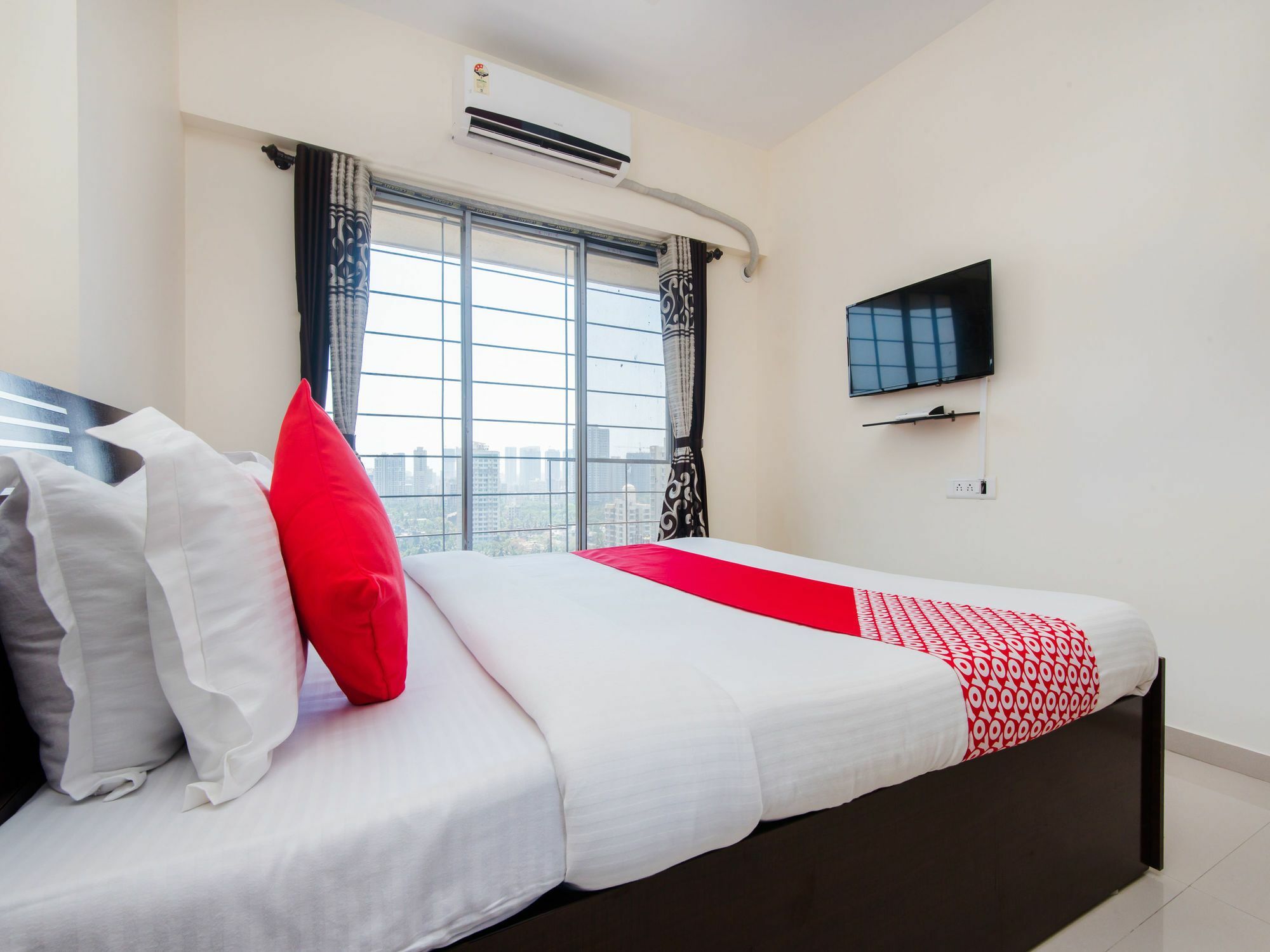 Apartment Oyo 13002 Goregaon West Mumbai