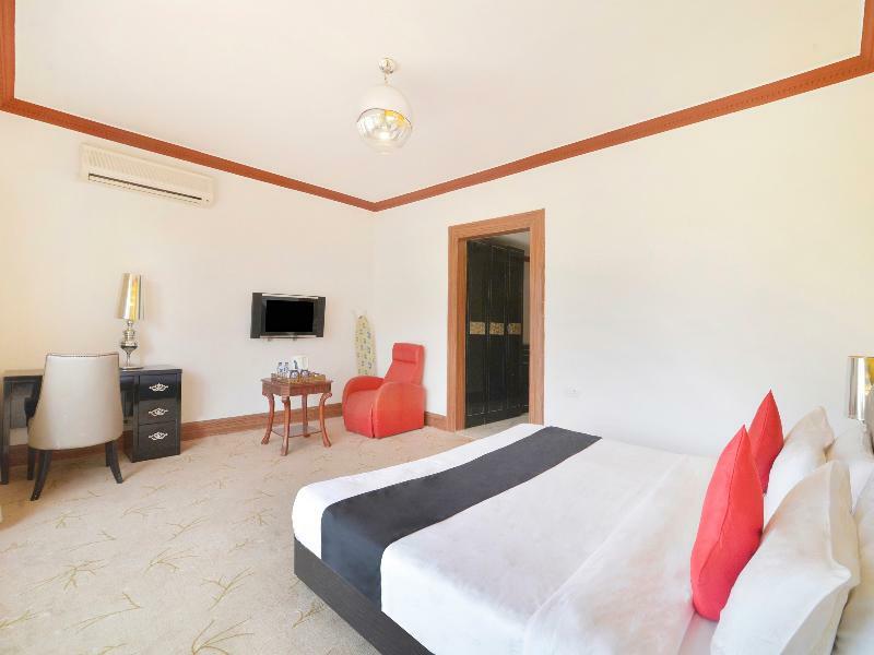Townhouse Royal Palms Hotel