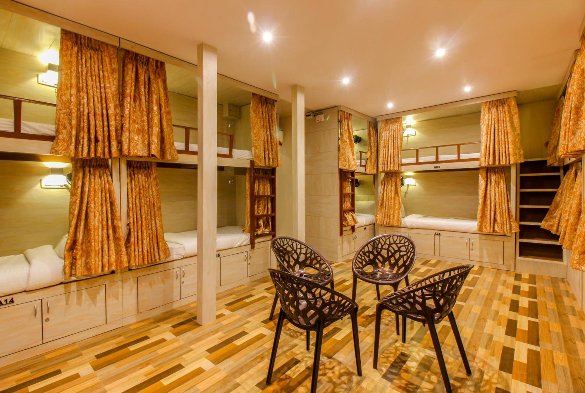 Hostel Blossom For Male And Female Mumbai