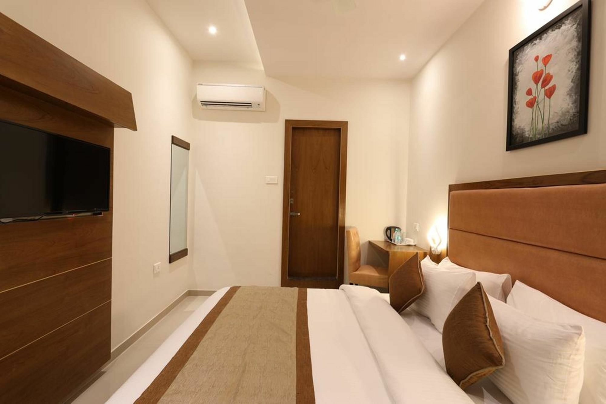 Capital O 60919 Admiral Hotel