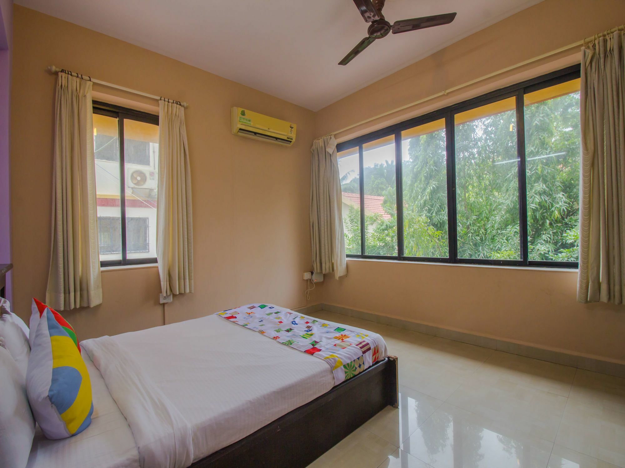 Hotel Oyo 17028 Aviva Residency Bombaim