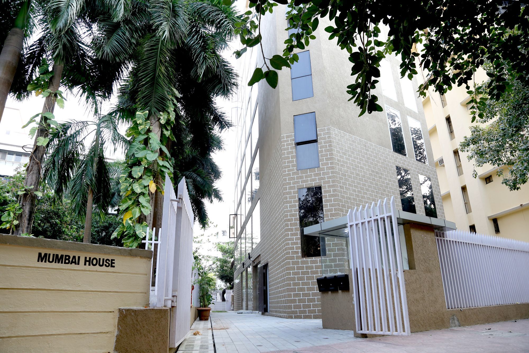 House Andheri East, 3*