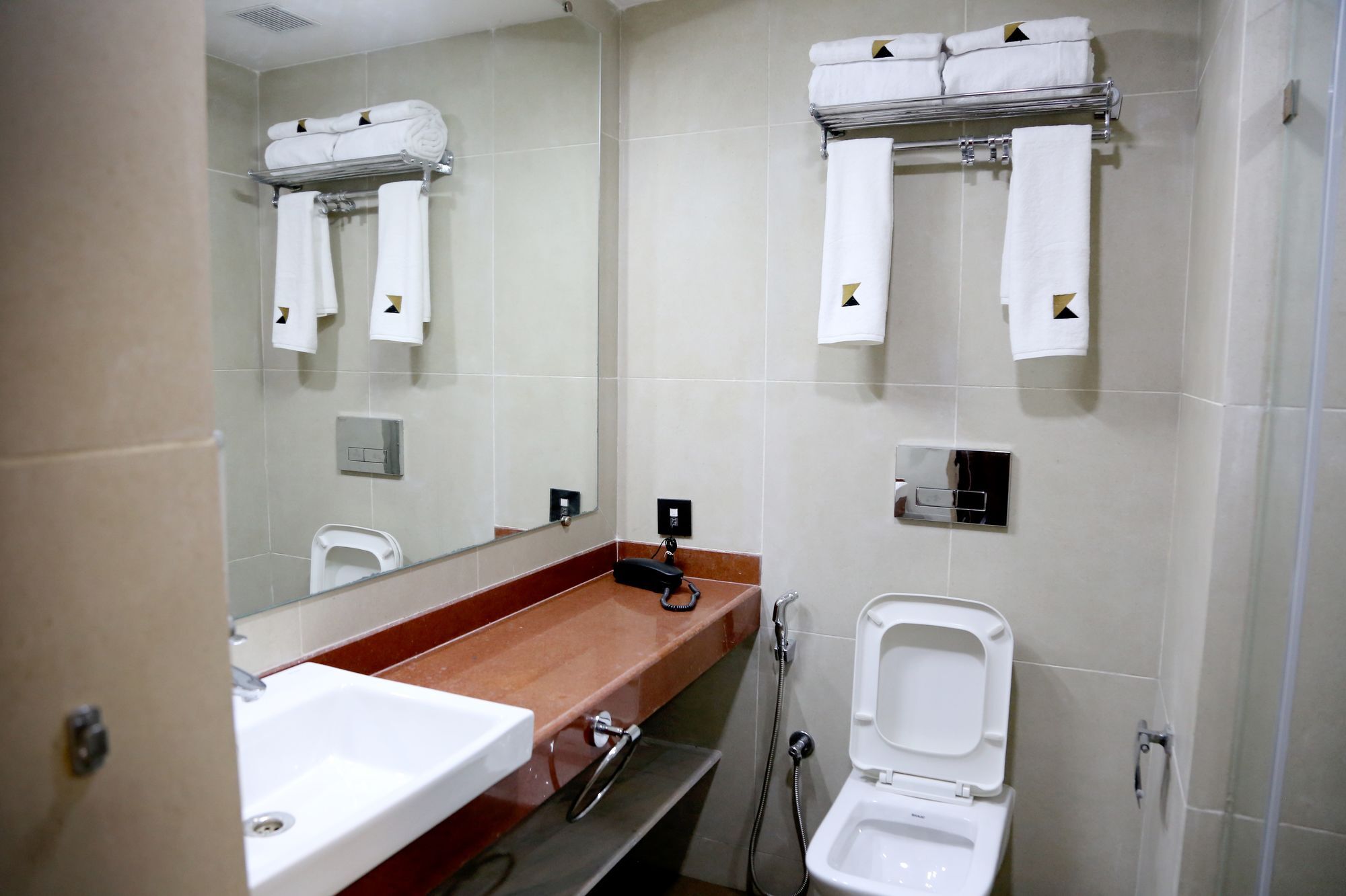 House Andheri East, 3*