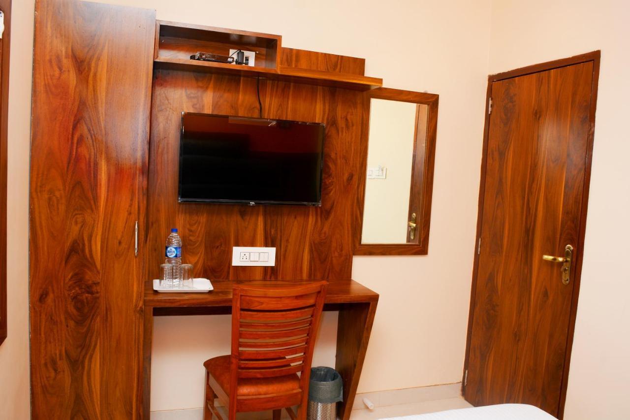 Nest N Rest - Hotel Bombaim
